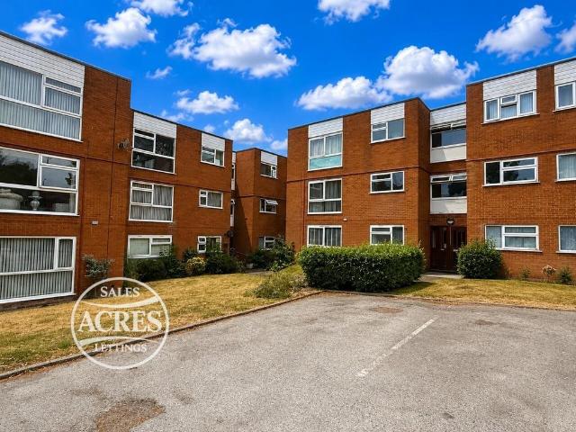 Flat for sale in Four Oaks, West Midlands