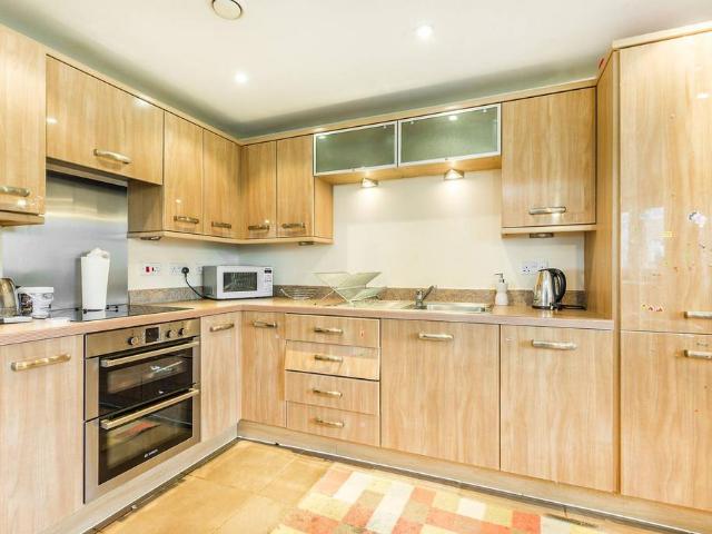 Flat for sale in London Borough of Hounslow, Spring Grove