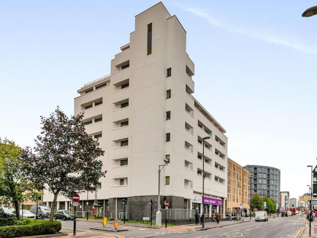 Flat for sale in London Borough of Croydon, Isle Of Man
