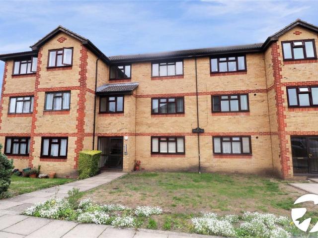 Flat for sale in Lessness Heath, Greater London