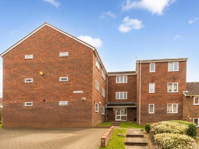 Flat for sale in Old Malden, Greater London