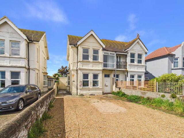 Flat for sale in Worthing, West Sussex