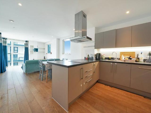 Flat for sale in East Greenwich, Greater London