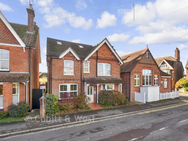 Flat for sale in Fole, Surrey