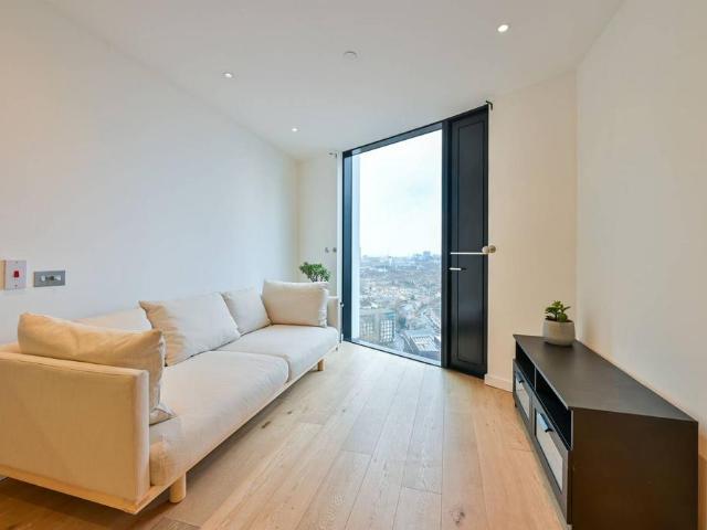 Flat for sale in Elephant and Castle, Greater London
