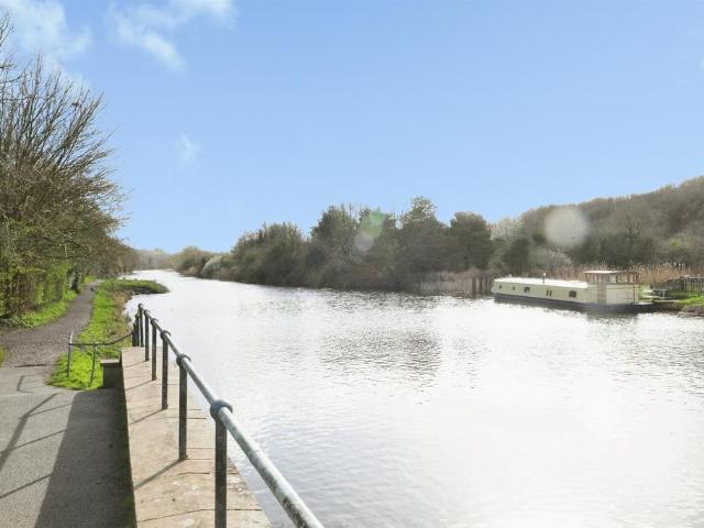 Flat for sale in Kingsmead, Davenham