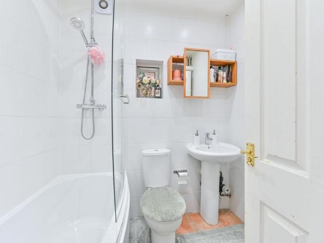 Flat for sale in West Norwood, Greater London