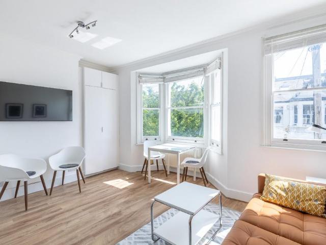 Flat for sale in Fulham, Greater London