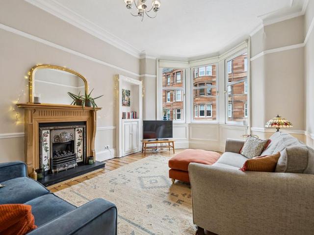 Flat for sale in Shawmoss, Shawlands