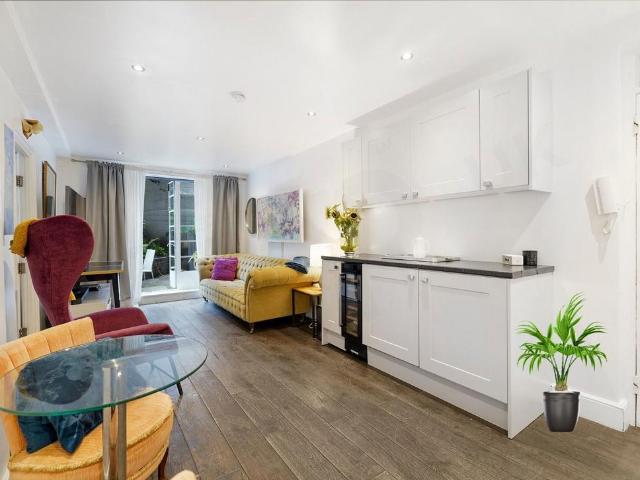Flat for sale in Shepherd's Bush, Greater London