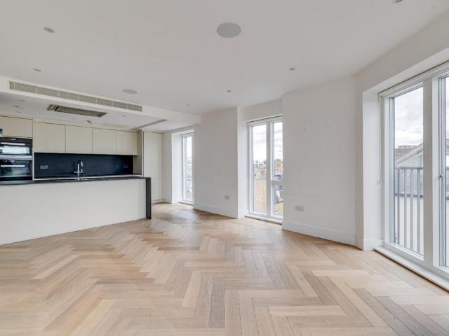 Flat for sale in Fulham, Greater London