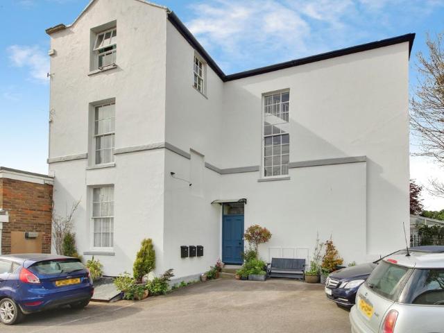 Flat for sale in Kingsholm, Gloucester