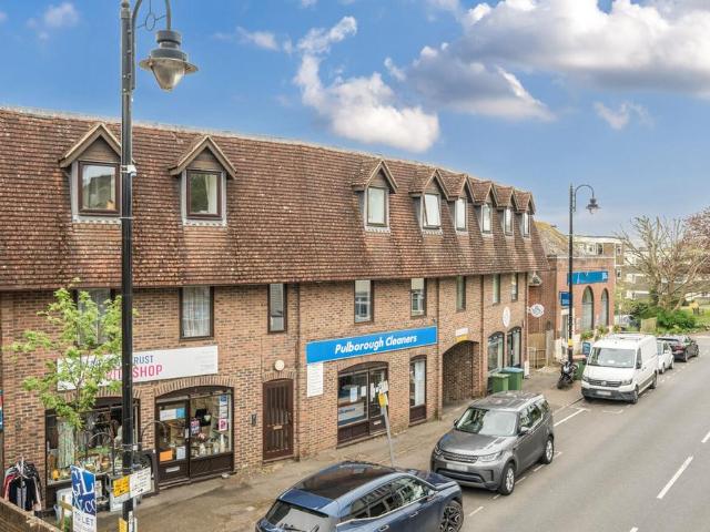 Flat for sale in Marehill, Horsham