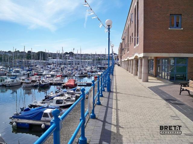 Flat for sale in Milford Haven, Wales