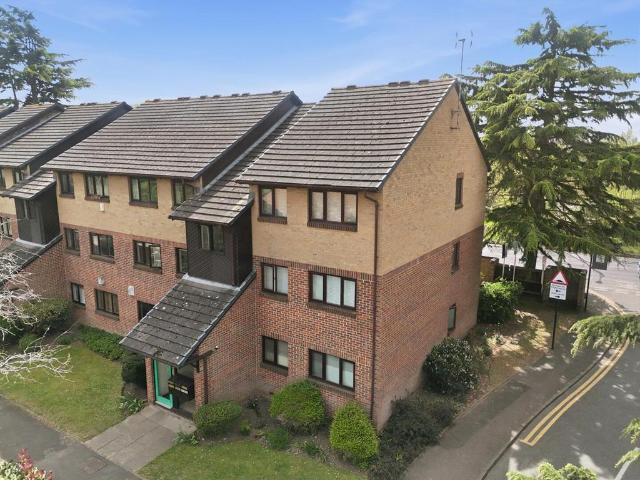 Flat for sale in Wanstead, Greater London