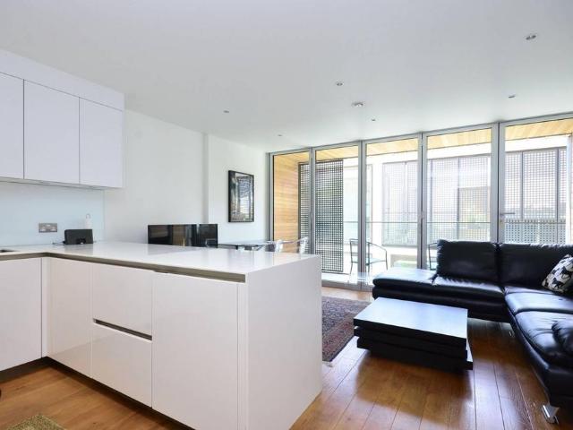Flat for sale in West Hampstead, Greater London