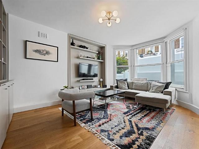 Flat for sale in Brook Green, Greater London