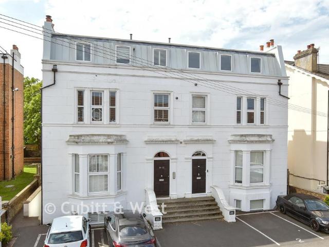 Flat for sale in Wallington, Greater London