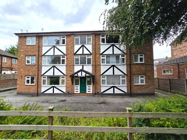 Flat for sale in Altrincham, Trafford