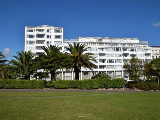 Flat for sale in Eastbourne, East Sussex