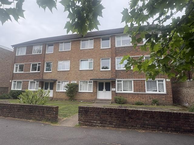 Flat for sale in Surbiton, Greater London