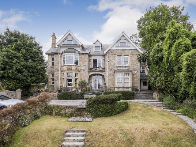 Flat for sale in Penbeagle, Cornwall