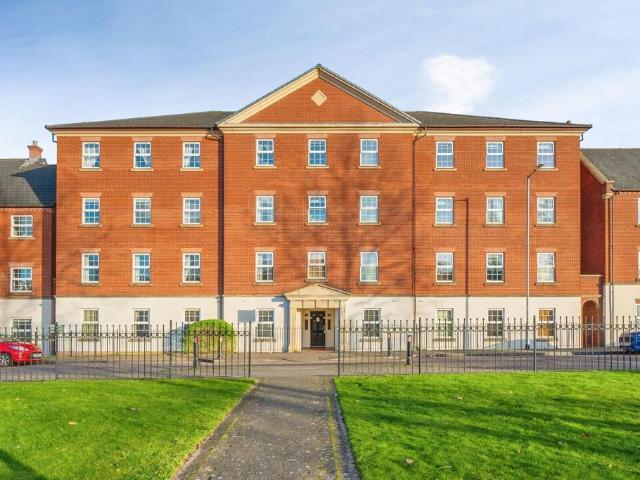 Flat for sale in Lichfield, Boley Park