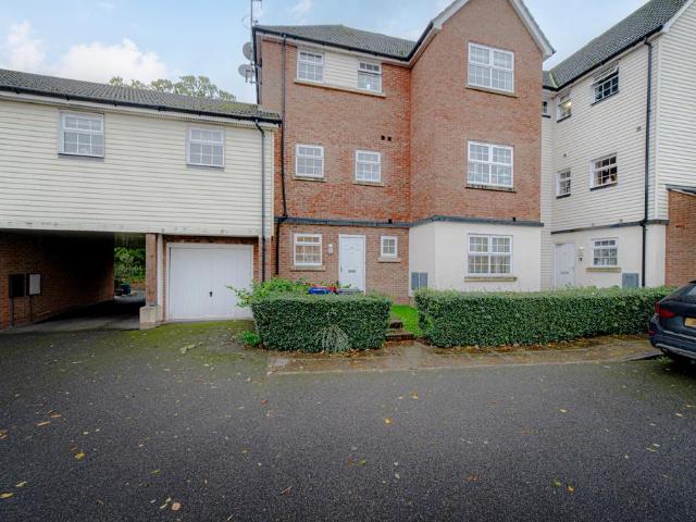 Flat for sale in Martyrs Field, The Bridge