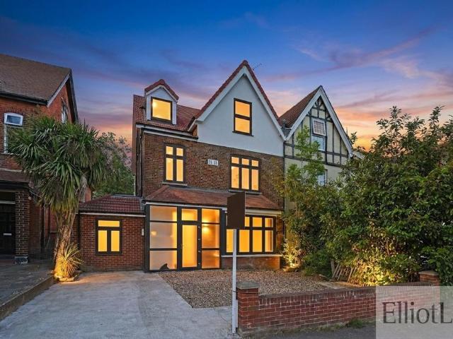Flat for sale in Kenton, Greater London