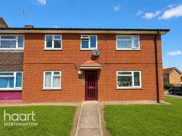 Flat for sale in Northampton, Northamptonshire