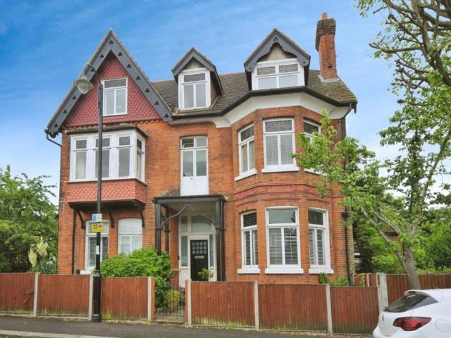 Flat for sale in London Borough of Croydon, Upper Norwood