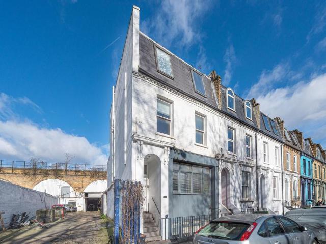 Flat for sale in Loughborough Junction, Greater London