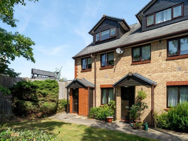 Flat for sale in Arbury, Cambridgeshire