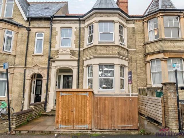 Flat for sale in The Slade, Oxfordshire