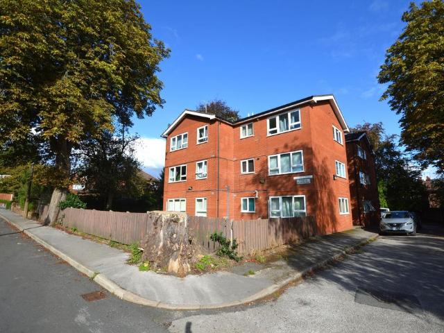 Flat for sale in Cheadle, Greater Manchester