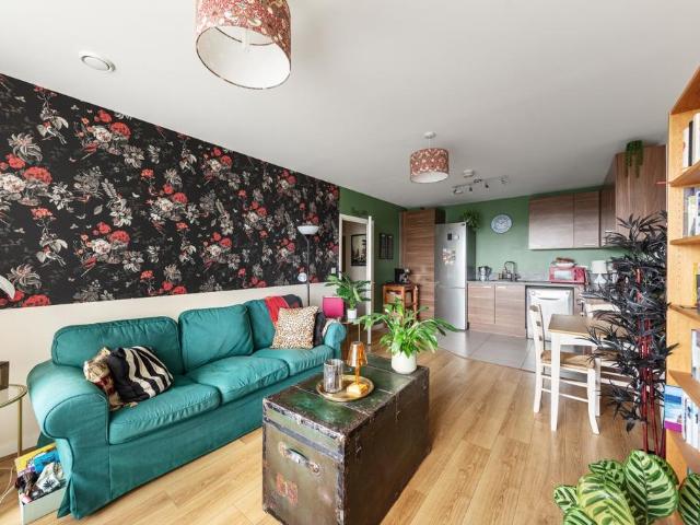 Flat for sale in Woodberry Down, Stoke Newington