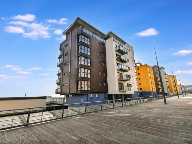 Flat for sale in Sovereign Harbour, Eastbourne