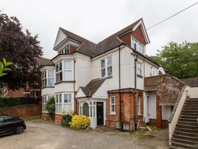 Flat for sale in Bohemia, Guestling Green