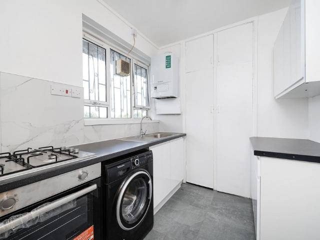 Flat for sale in London Borough of Tower Hamlets, Greater London