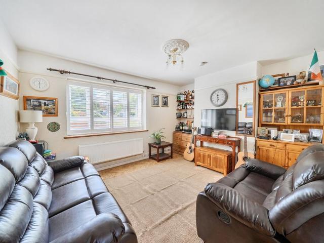 Flat for sale in Colney Hatch, Greater London