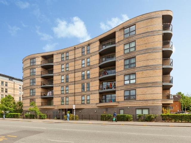 Flat for sale in Slough