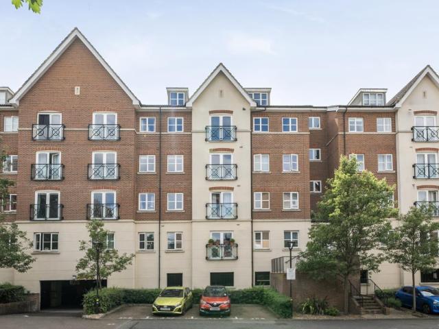 Flat for sale in Walton, Aylesbury