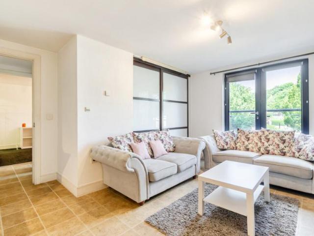 Flat for sale in Lindley, West Yorkshire