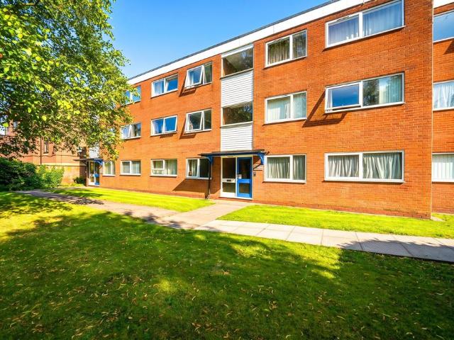 Flat for sale in Solihull Lodge, West Midlands