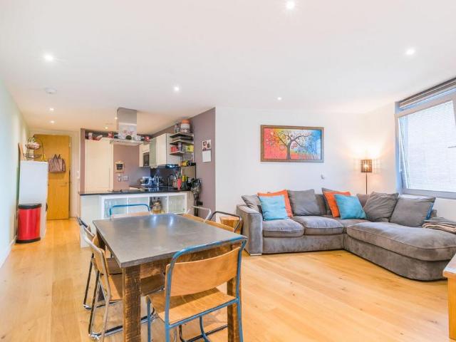 Flat for sale in London Borough of Croydon, Greater London