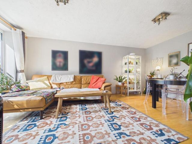 Flat for sale in Isle Of Dogs, Greater London