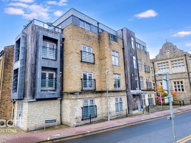 Flat for sale in Midway, Kent