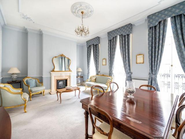 Flat for sale in Mayfair, Greater London