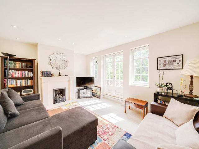 Flat for sale in Hampstead Garden Suburb, Greater London