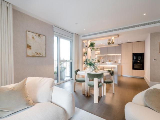 Flat for sale in Shepherd's Bush, Greater London